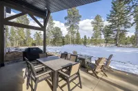 Luxury property with 5 King Suites Air Conditioning, Pool Access, Hot Tub & Wifi - 홈스테이