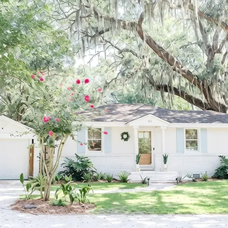The Davis: Restored 1942 Coastal Retreat in Historic Oglethorpe Park, Sleeps 14