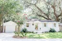 The Davis: Restored 1942 Coastal Retreat in Historic Oglethorpe Park, Sleeps 14 - 4-Star
