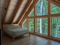 The Ledges Cabin - modern luxury on 35 acres, 8 person hot tub, wood fireplace. - Chalets