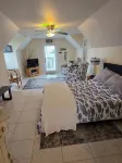 Waterfront Studio with pool and boat dock - 4-Star