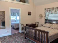 2BR Mountain Cabin - with Hot out the oven Baked Breakfast each morning!! - Chalets