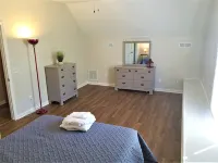 Lake Marion's Big Red House. W/ Dock and Kayaks. Pet Friendly please read policy - WiFi