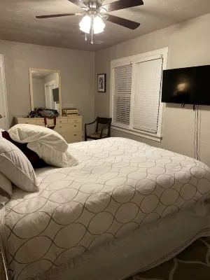Beautifully remodeled Bungalow steps away from Historic Route 66 and SNU - Homestays