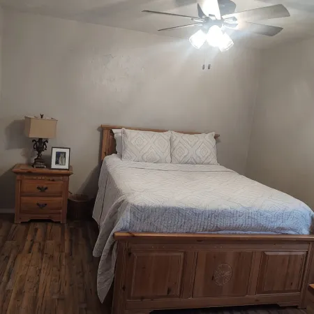Cozy Weekend Getaway! Enjoy many things in the surrounding area!