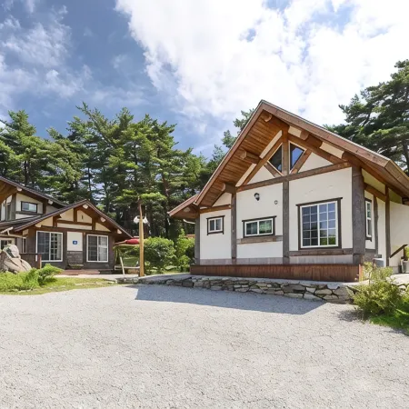 Gangneung Nuri Maru Pension Отели рядом с достопримечательностью «Музей Тэгваллён»
