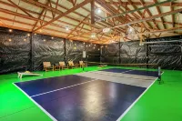 Luxe Bourbon Trail Cabin– Hot Tub/Pickleball/Fire Pit/Pool/Game Room - 4-Star