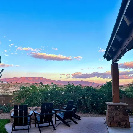 Truly STUNNING~ Minutes to ABQ!VIEWS/Fireplace/Fire-Pit/ Outdoor Mecca-Hot Tub!