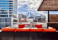 Modern Apartment with Private Rooftop Patio & Free Parking in Downtown Chicago - Apartments