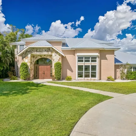 River Bank Hideaway, "Go With The Flow" RIVERFRONT 3 Acres- "Heated Pool/Spa"