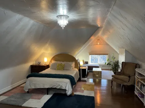 Cosy Boho 3rd Floor Studio in Heart of Covington, 5 Minute Walk to Wedding Venue - Huoneistot