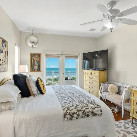 Beachfront 2 Apartments 1 House Nature all around, just 25 steps to Ocean water