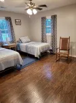 Spacious 4 bedroom, 3 bath home with hot tub and mountain views. - Mountain view