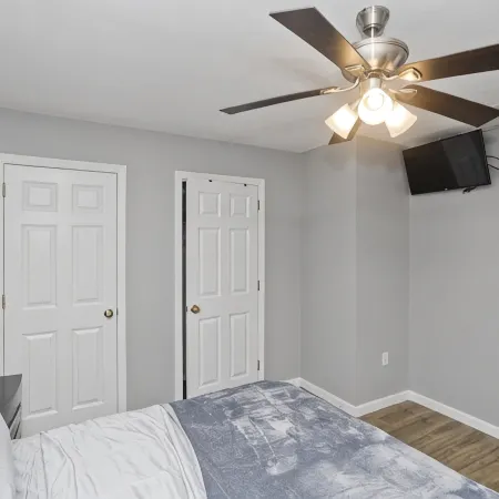 Cozy 3-bedroom Duplex1 with WiFi, AC in peaceful Springfield