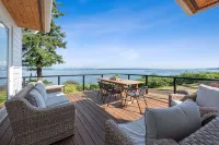 Spectacular waterfront Bainbridge Island Home. Breathtaking views! - WiFi