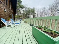 Cozy Creekview Cabin - Berkeley Springs, WV - 4-Star