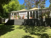 Historic Cottage 4 Riverside Dve. Pet friendly, flat fenced yard  on the River. - Wifi