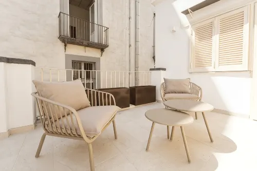 Luxe Apt w/ double terrace in the Heart of Naples - เปิดใหม่