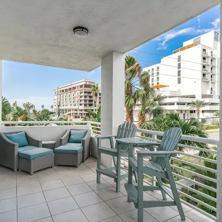 BEAUTIFUL WATERFRONT 3BD/3BA CONDO IN THE HEART OF CLEARWATER BEACH