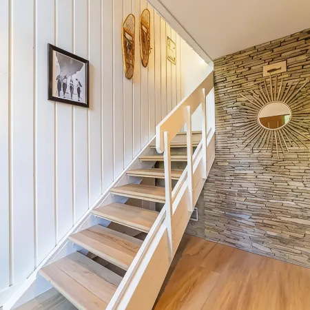 LOCATION! 3 Min. Walk to Village and Gondola, Remodeled 4 bdrm
