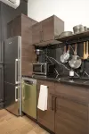 Sleek & Cozy 1st Flr Flat- Walk to Brown & Wayland - Apartments