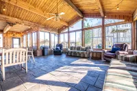 Cheerful Family Manor- Sleeps 25 w/hot tub and private pool in Amish Country - 5 ดาว