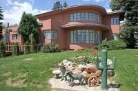 Rainbow Lodge and Inn - Homestays