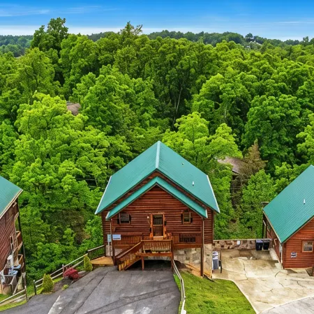 Indoor Pool-Theater-Bunk Beds with Slide-Game Room-Hot Tub-5 min to Attractions!