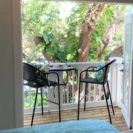 Island Oak Apartment