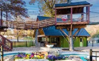 Tree House Oasis, conveniently located in the heart of Bentonville - 4-Star