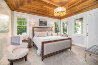 The Oasis at Lake Gaston - Heated Pool, Hot Tub, Pontoon Boat Rental Included! - Wifi