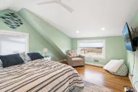 Cozy newly Renovated Beach House walking distance to beach and restaurants. - Wi-Fi