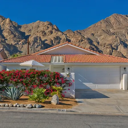DESERT HOUSE- Pool, Mountain Views, Nr. Hiking Biking trails. 3BR-2Bath064535