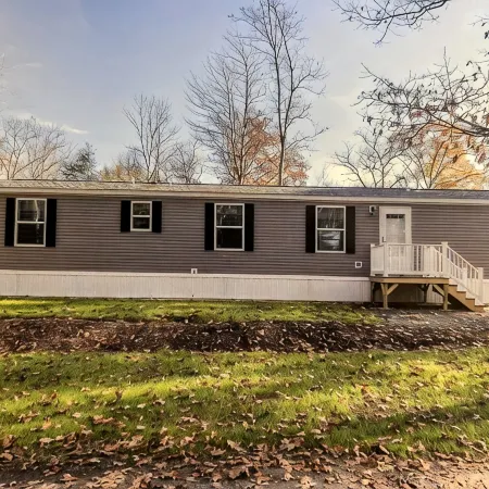 Cozy Home with Open Floor Plan Near Kennebunk and Maine Coast.