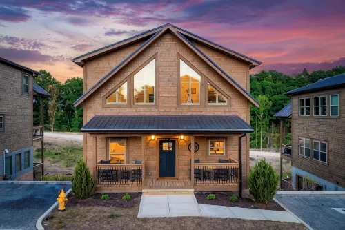 New Pool Cabin/One Mile from Pigeon Forge Strip/Perfect for Groups/Families - مسبح خاص