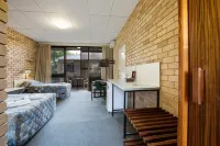 Villa Noosa Hotel - parking