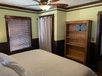 Historic and unique home on the hill, blocks away from the Marietta Square. - شرفة