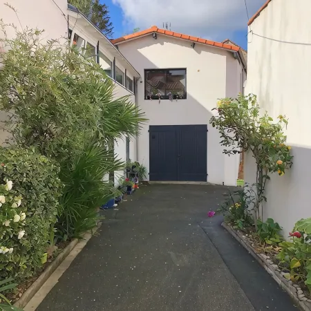 La Ti Source à 2 pas du Vieux Port, en Impasse Privée, Avec Garage