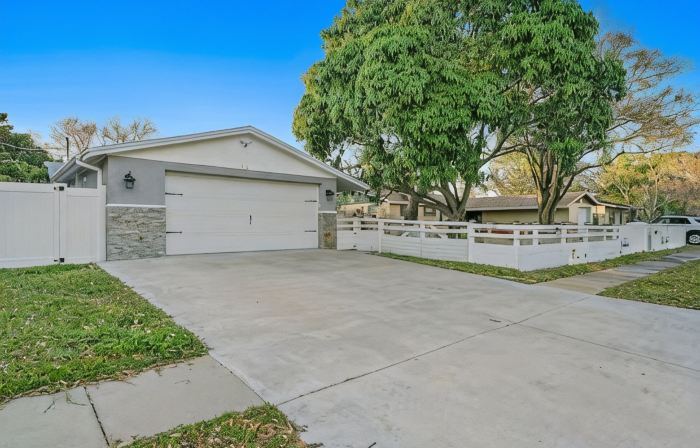 Sunny Escape in Pinellas Park
