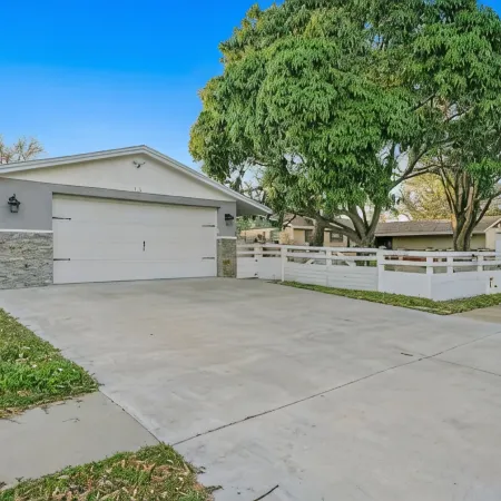 Sunny Escape in Pinellas Park