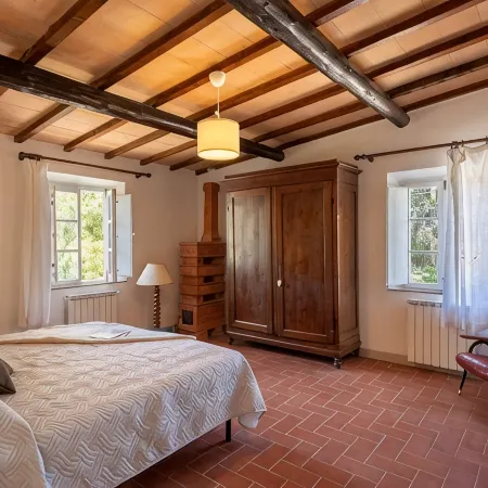 Villa in Gambassi with pool, A/C, village and restaurant at walking distance,