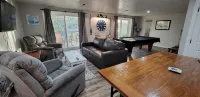 Beautiful Lake Front in Quiet Cove, Convenient to Boat Ramp, Dining & Shopping - 3 stjerner