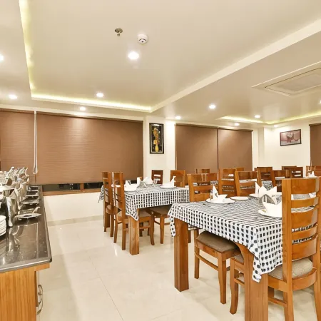 Ashapuri Residency Manali - A Centrally Heated and Air Conditioned Hotel