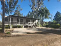 Glenwood Tourist Park & Motel - parking