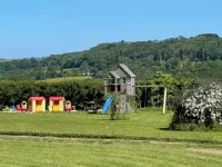Visit Wales 4 Star, rural bungalow - Sauna, jacuzzi, play area and Free Wi-fi - Alojamientos