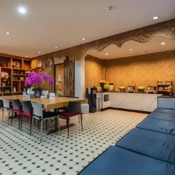 Anumat Premium Budget Hotel Отели рядом с достопримечательностью «Храм Ват-Суан-Док»