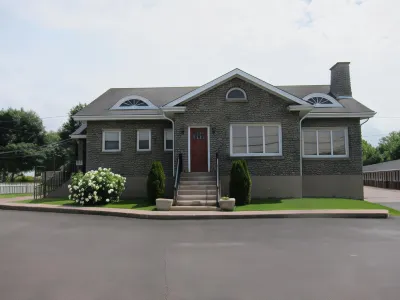 Stonehouse Motel and Restaurant