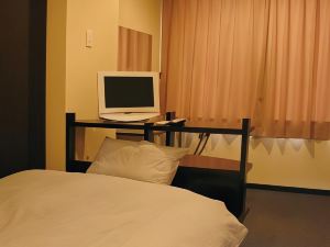 B and C Hotel   (Capsule Hotel Amakusa)