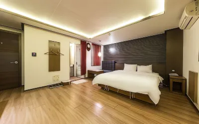 Dongsuwon Gallery Hotels in Suwon