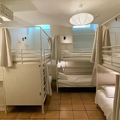 Nomad Cave Hotels near T-CENTRAL Station